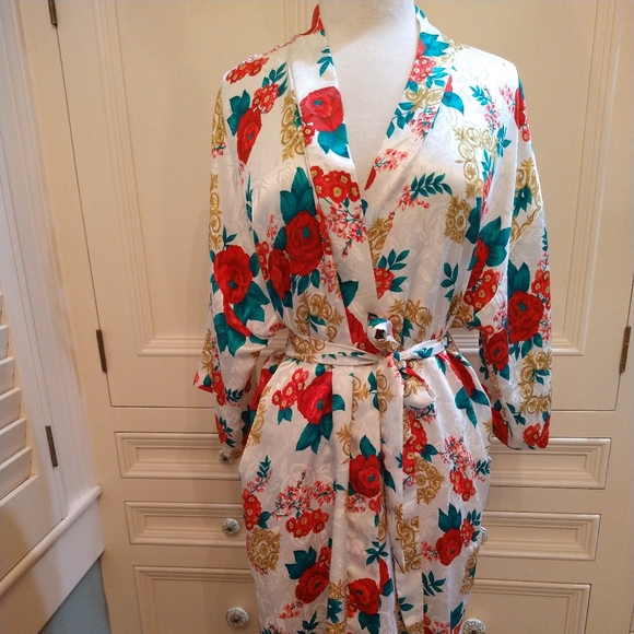 La Intimates Long Floral Robe M 100% Polyester Red, Green, Gold, Cream - Picture 1 of 8